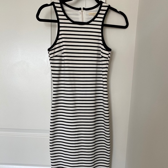 COPY - Midi dress - Picture 2 of 4